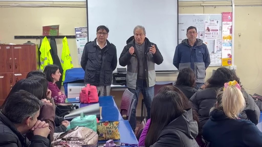 Dirigentes del Colegio de Profesores visitan liceos de Chillán y advierten por recortes y Presupuesto 2027